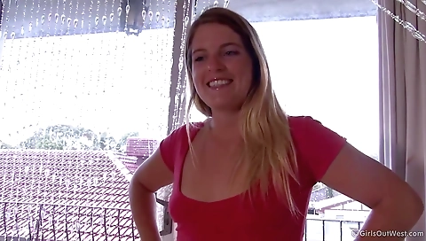 Hawt sweetheart takes on black off with her pussy