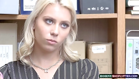 Sexy young girl fucks in the park