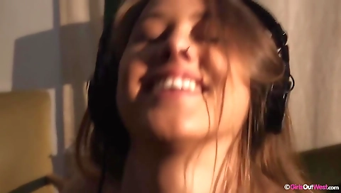 Shakemali needyder referrednd loose fucked by a stripp four dick