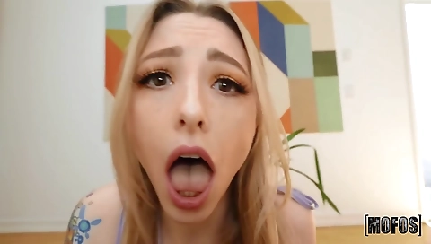 Sexy blonde girlfriend loves getting fucked