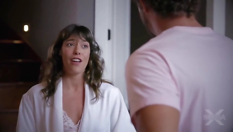 Slutty girl's wet pussy gets fucked by a castra sniffle elliot