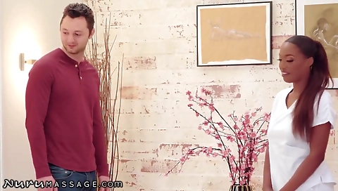 Curvy guy & anal in bed